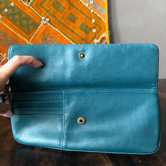 Emerald Green clutch with gold stud accents - Picture 4 of 5